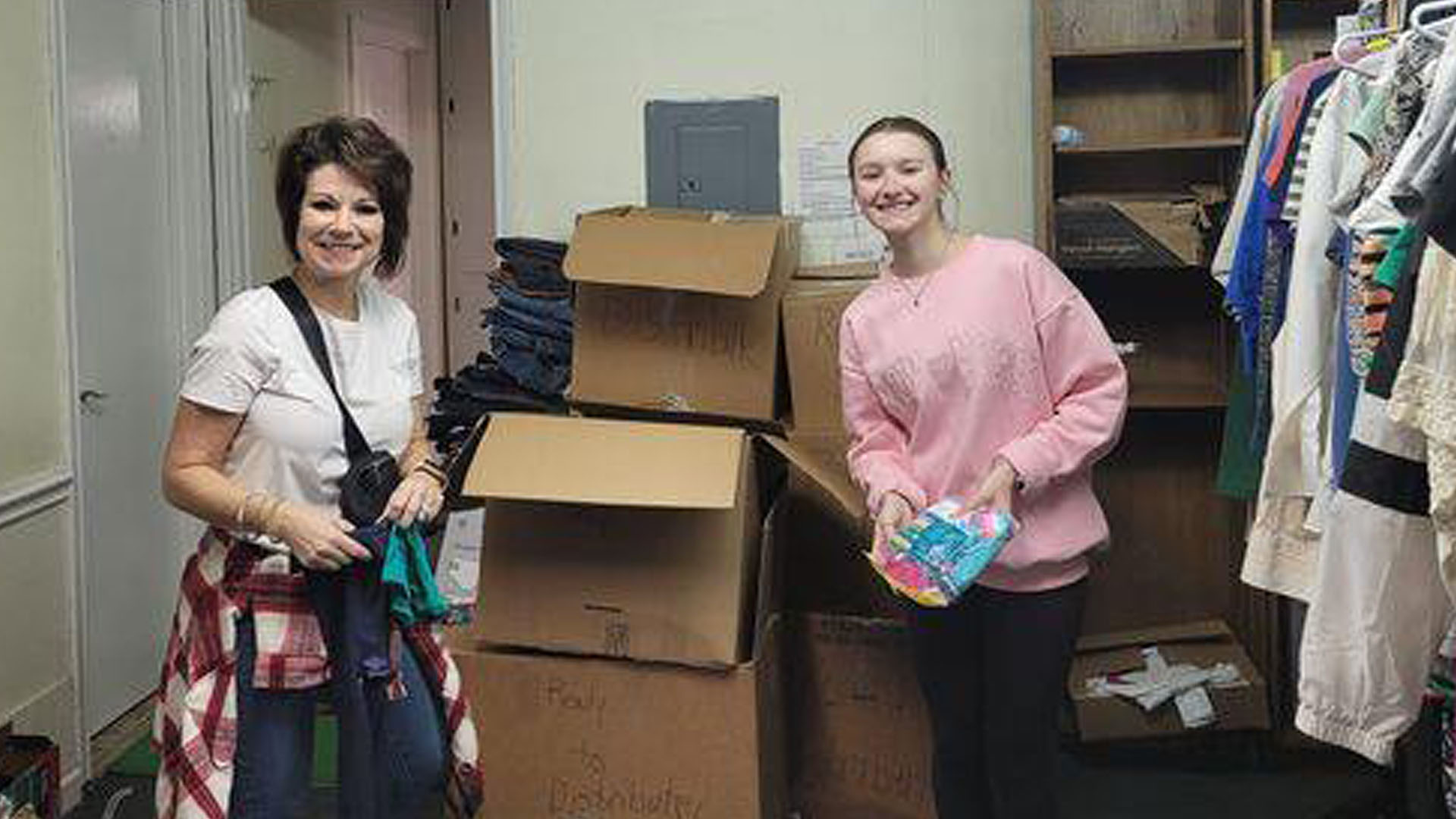 Featured image for “Fathom Realty Agents Make a Difference at 5 Loaves Food Pantry”